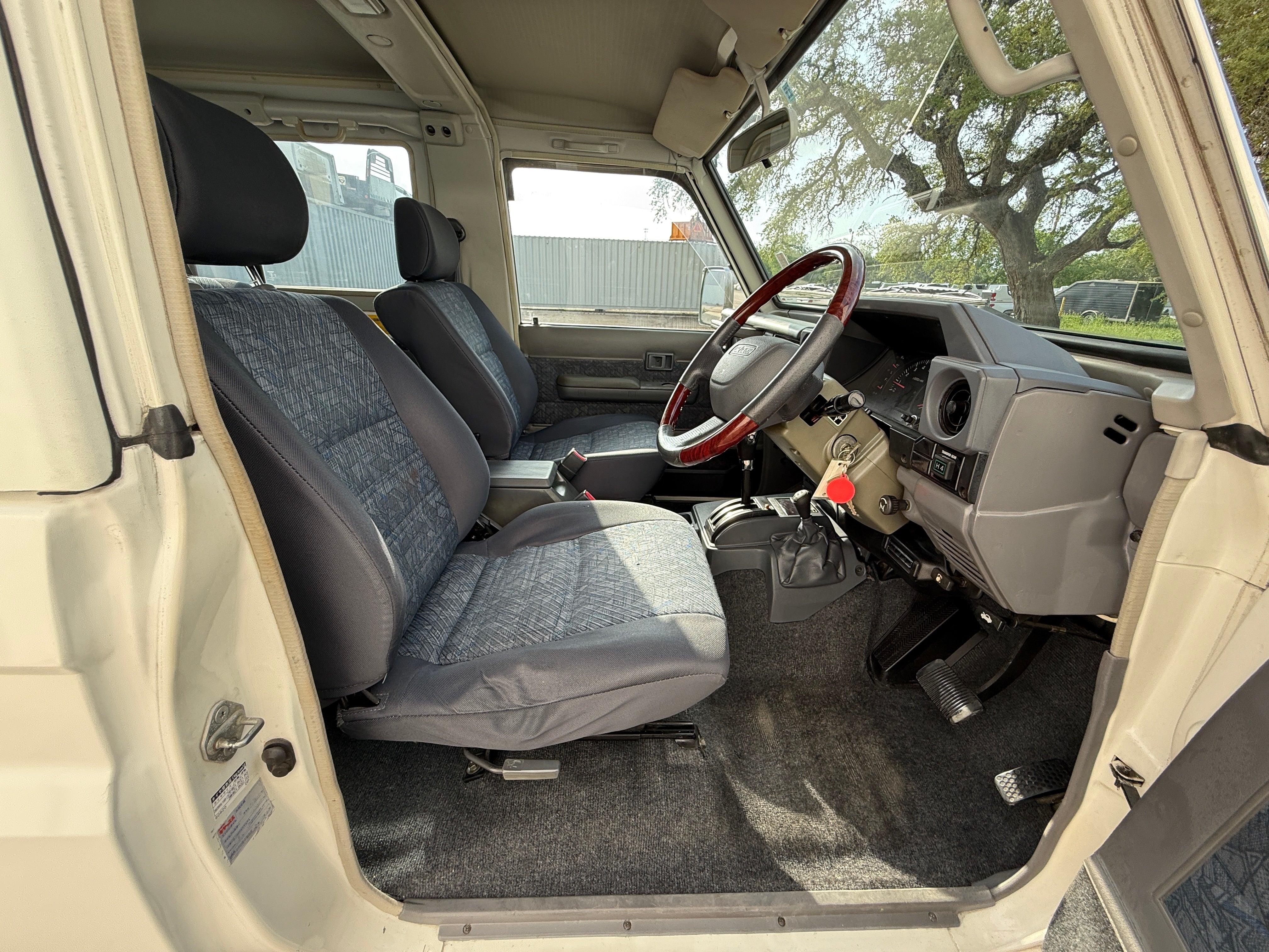 1999 Toyota Land Cruiser HZJ74 4x4 Diesel Stk#12029