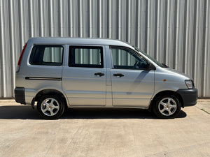 2000 Toyota Townace Noah 5MT Stk#13620 – Texas JDM
