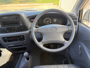 2000 Toyota Townace Noah 5MT Stk#13620 – Texas JDM