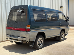 1990 Mitsubishi Delica Exceed 4x4 Diesel Stk#12620