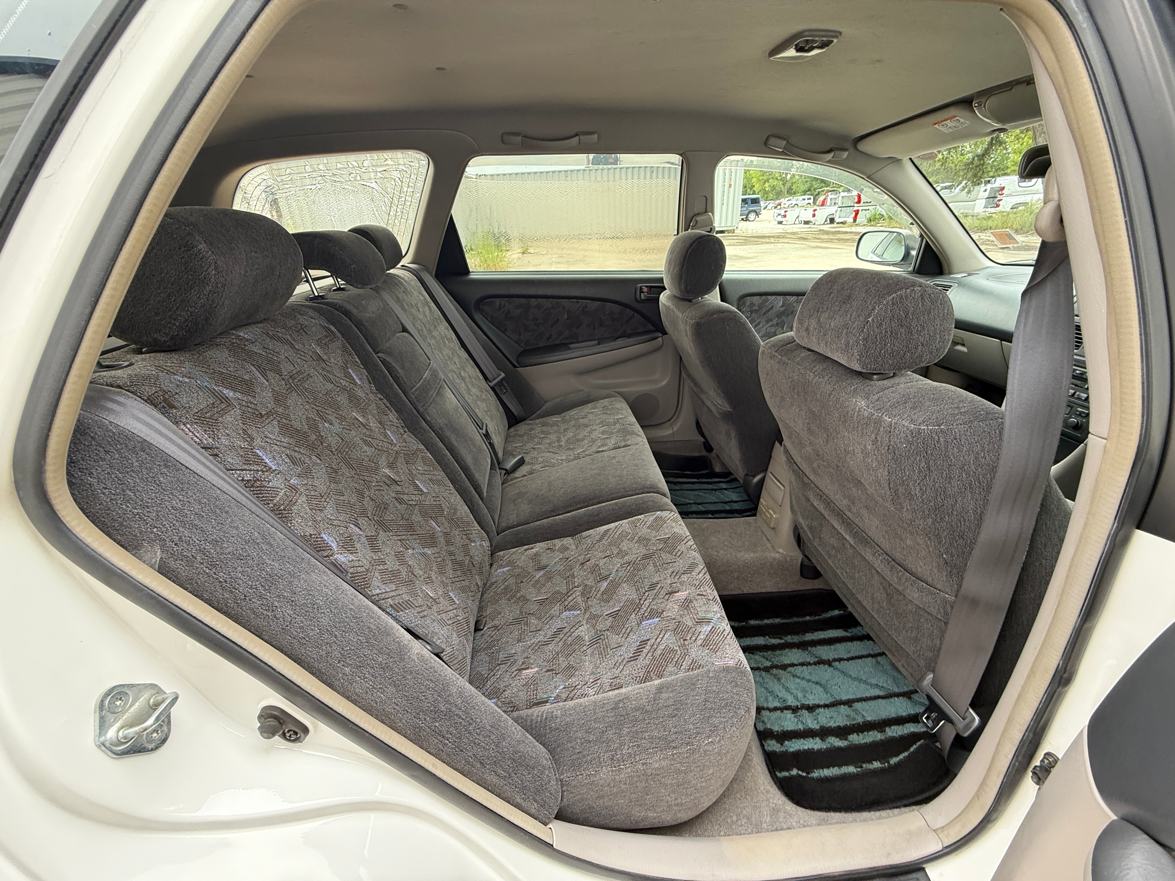 1998 Toyota Caldina Wagon 5MT Stk#12751