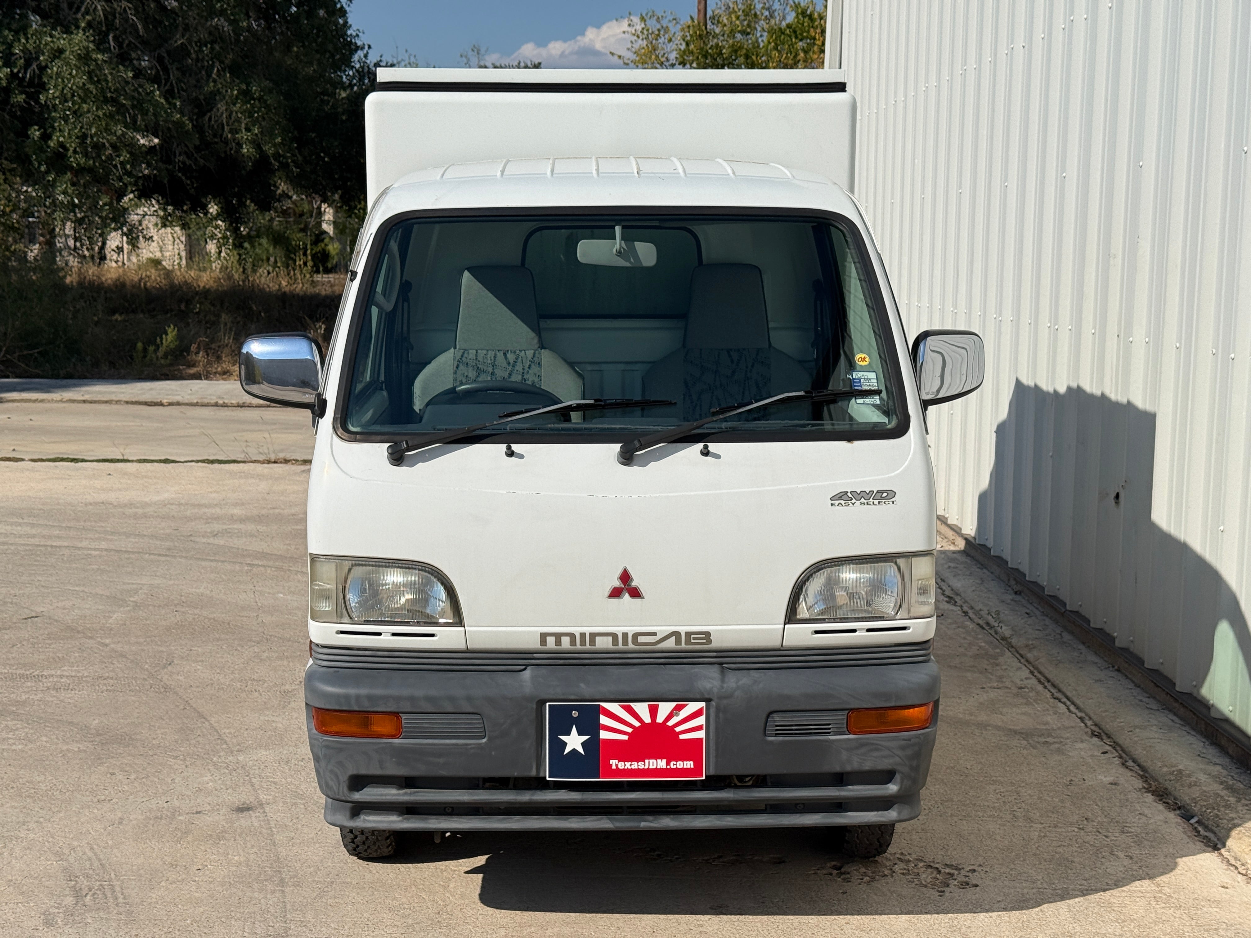 1999 Mitsubishi Minicab 4x4 Relief Truck Stk#13297