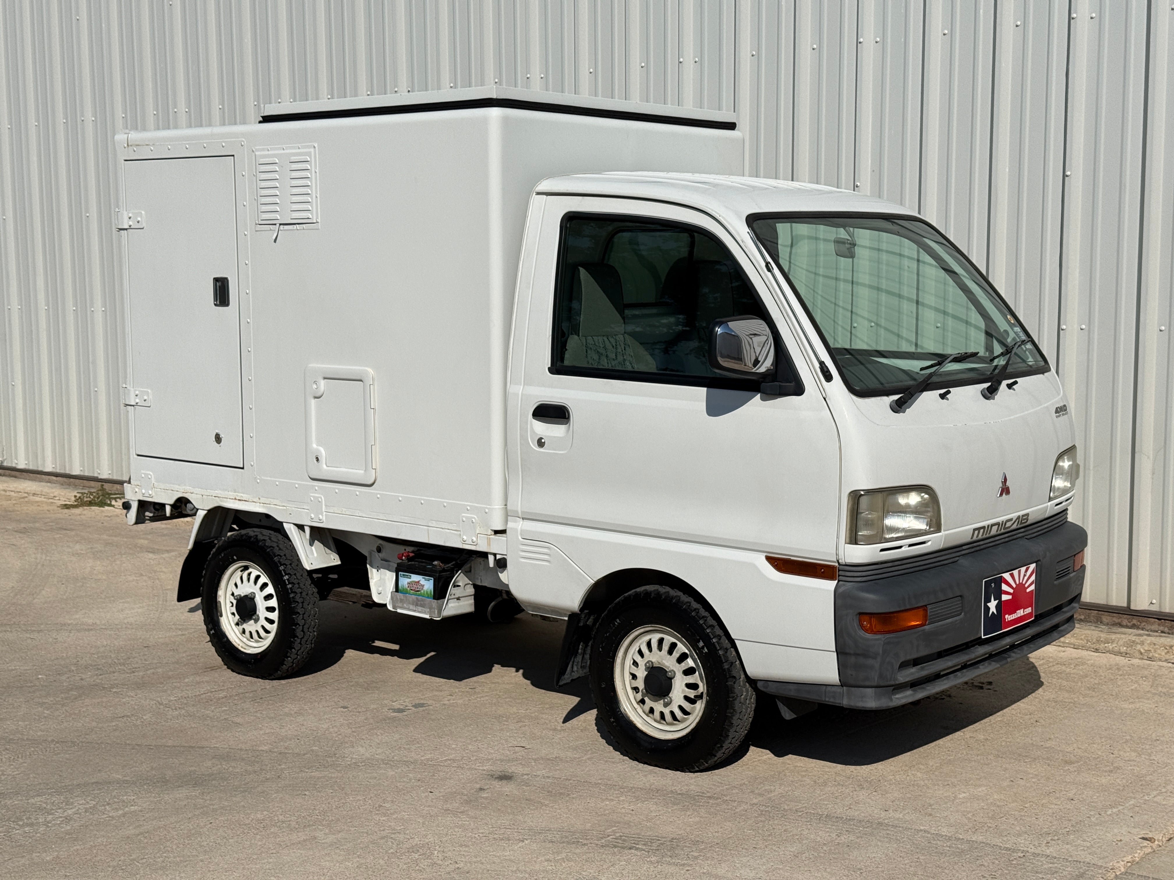 1999 Mitsubishi Minicab 4x4 Relief Truck Stk#13297