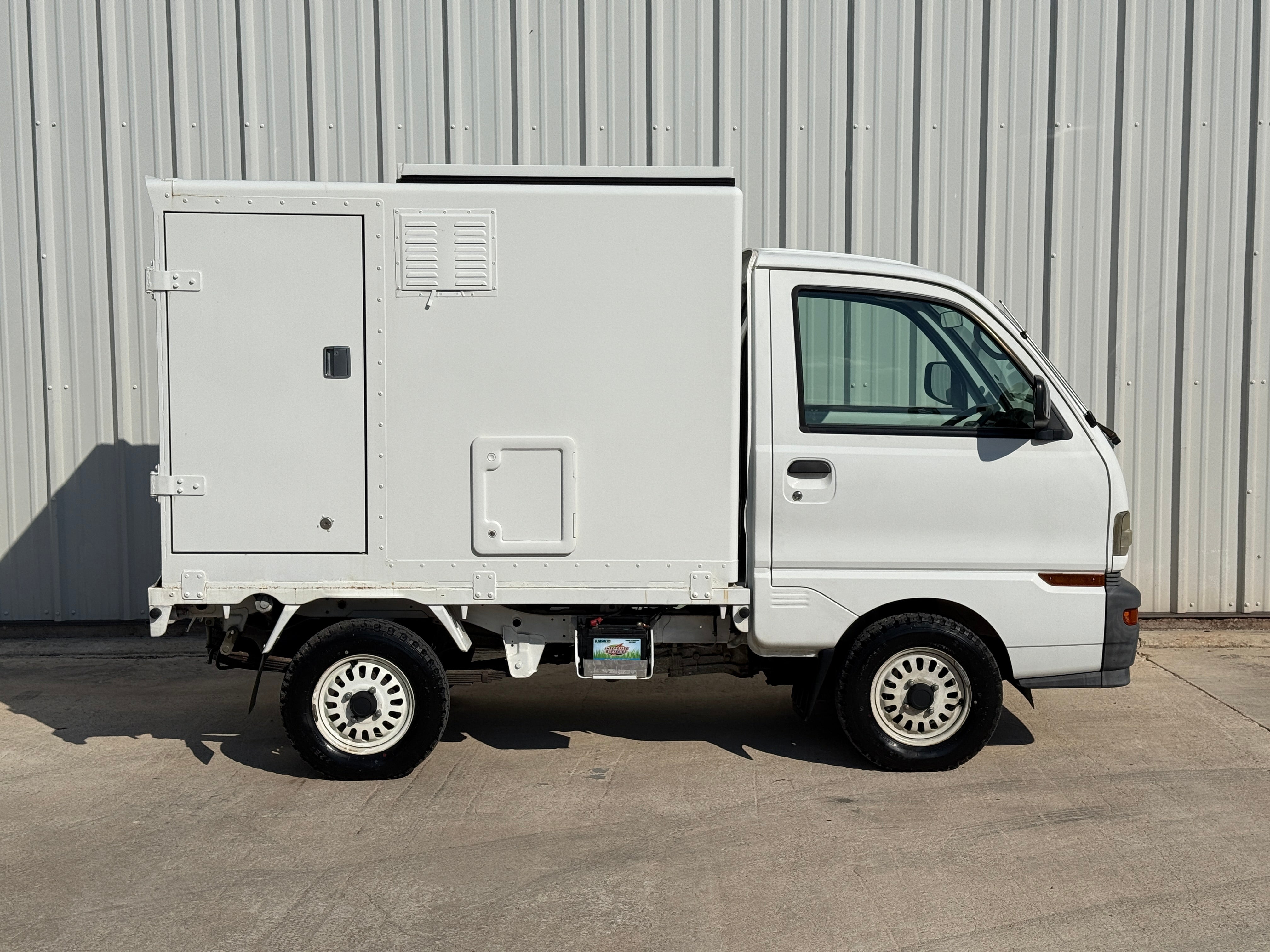 1999 Mitsubishi Minicab 4x4 Relief Truck Stk#13297