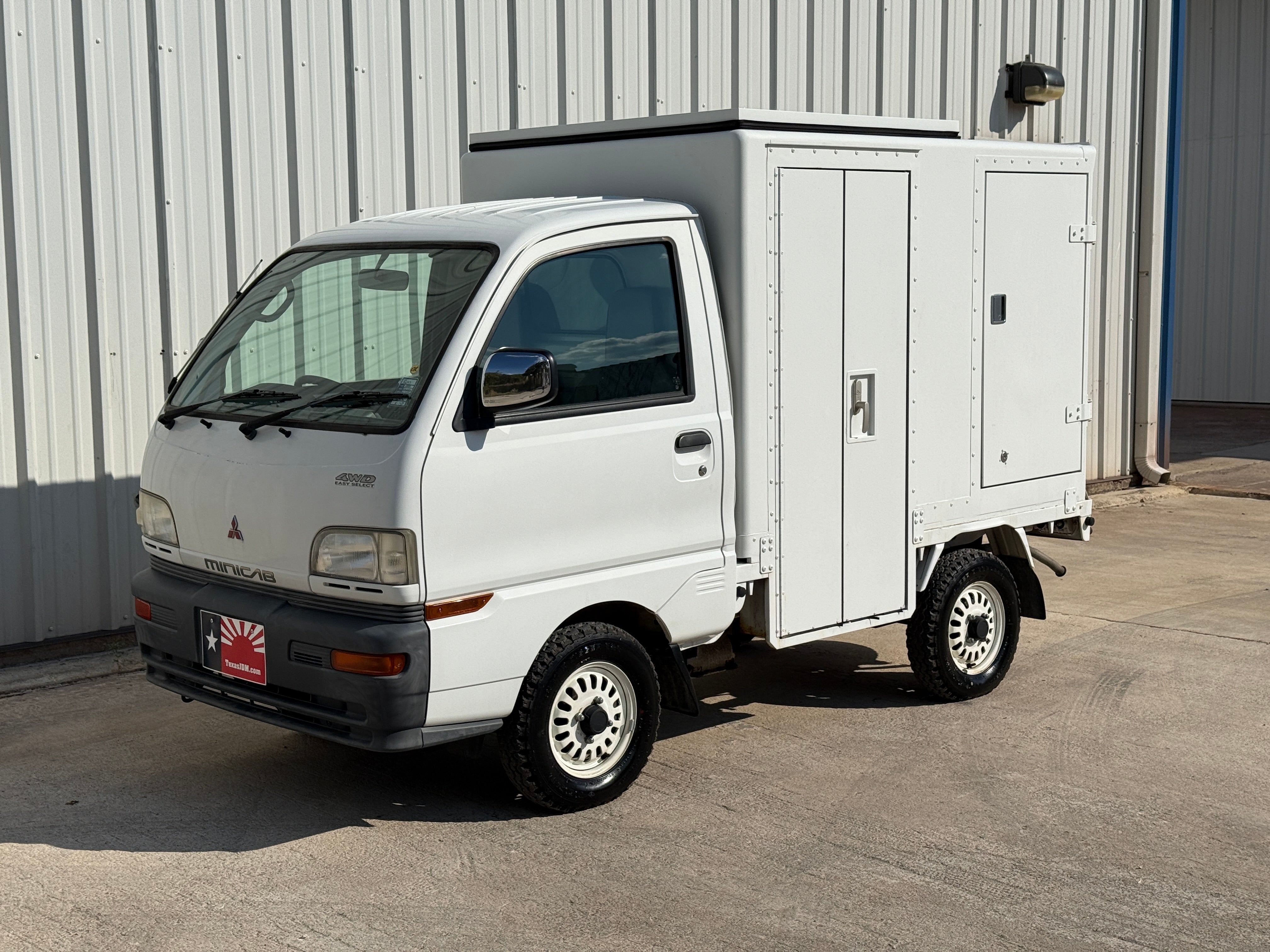 1999 Mitsubishi Minicab 4x4 Relief Truck Stk#13297