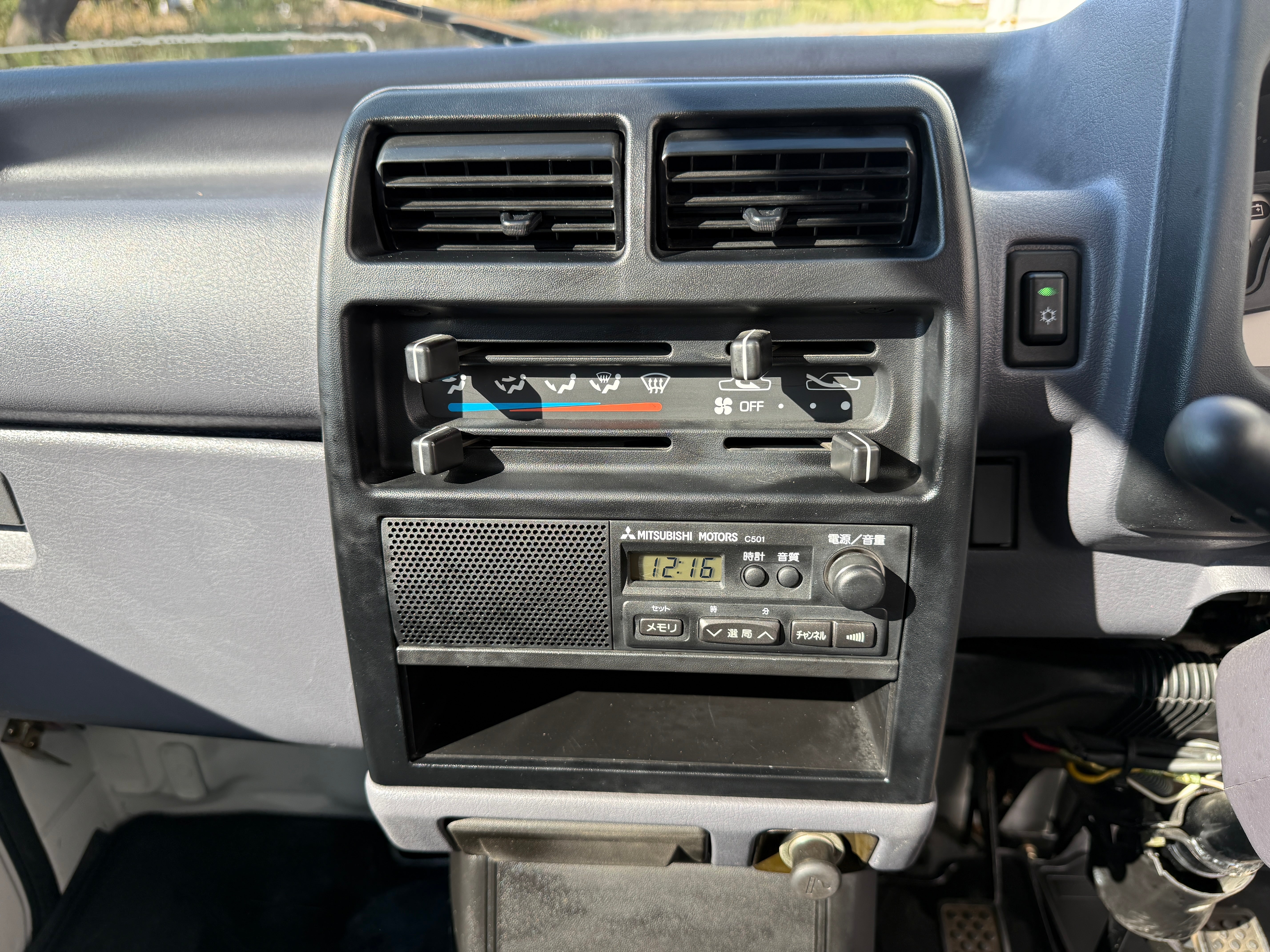1999 Mitsubishi Minicab 4x4 Relief Truck Stk#13297