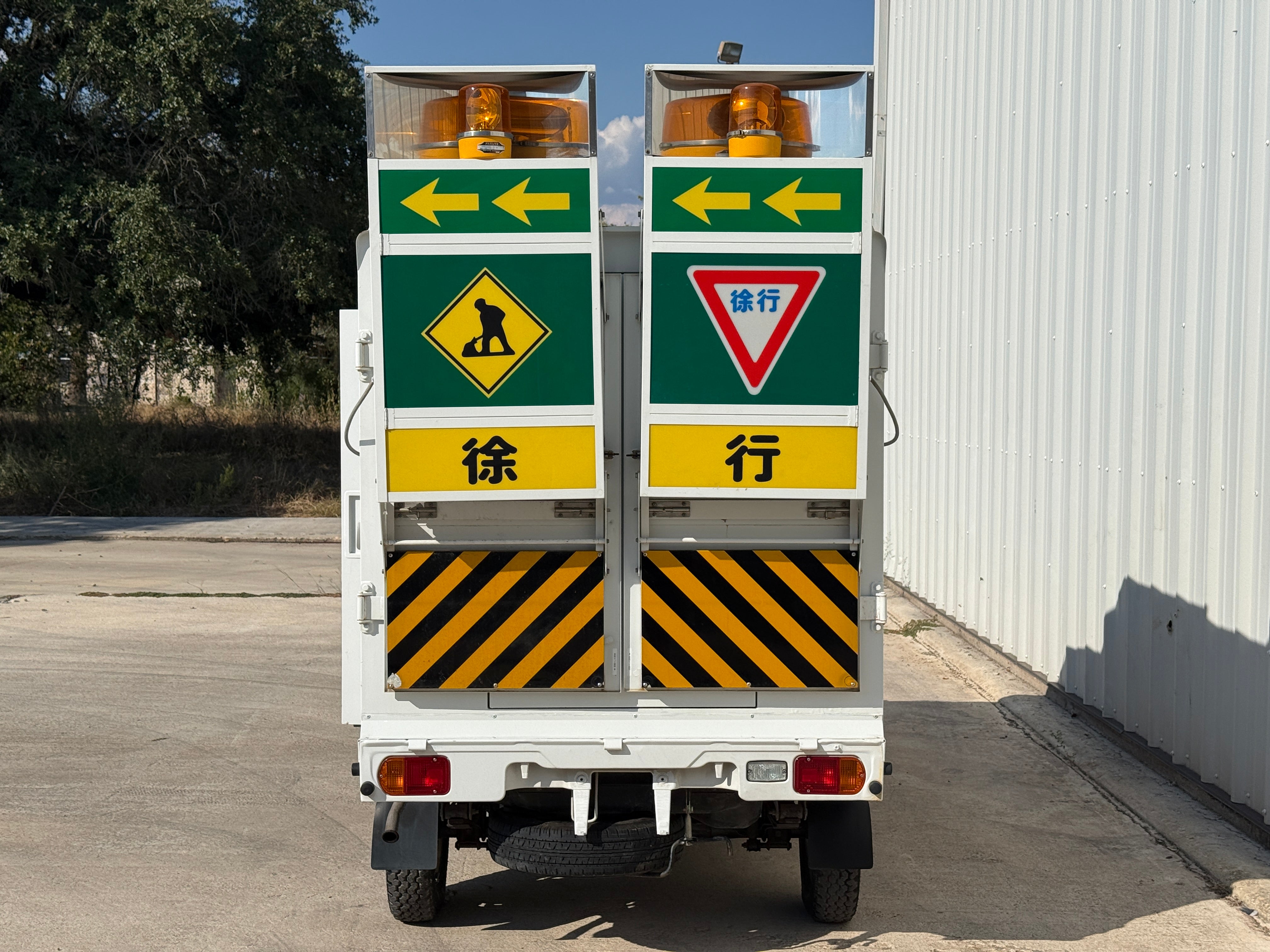 1999 Mitsubishi Minicab 4x4 Relief Truck Stk#13297