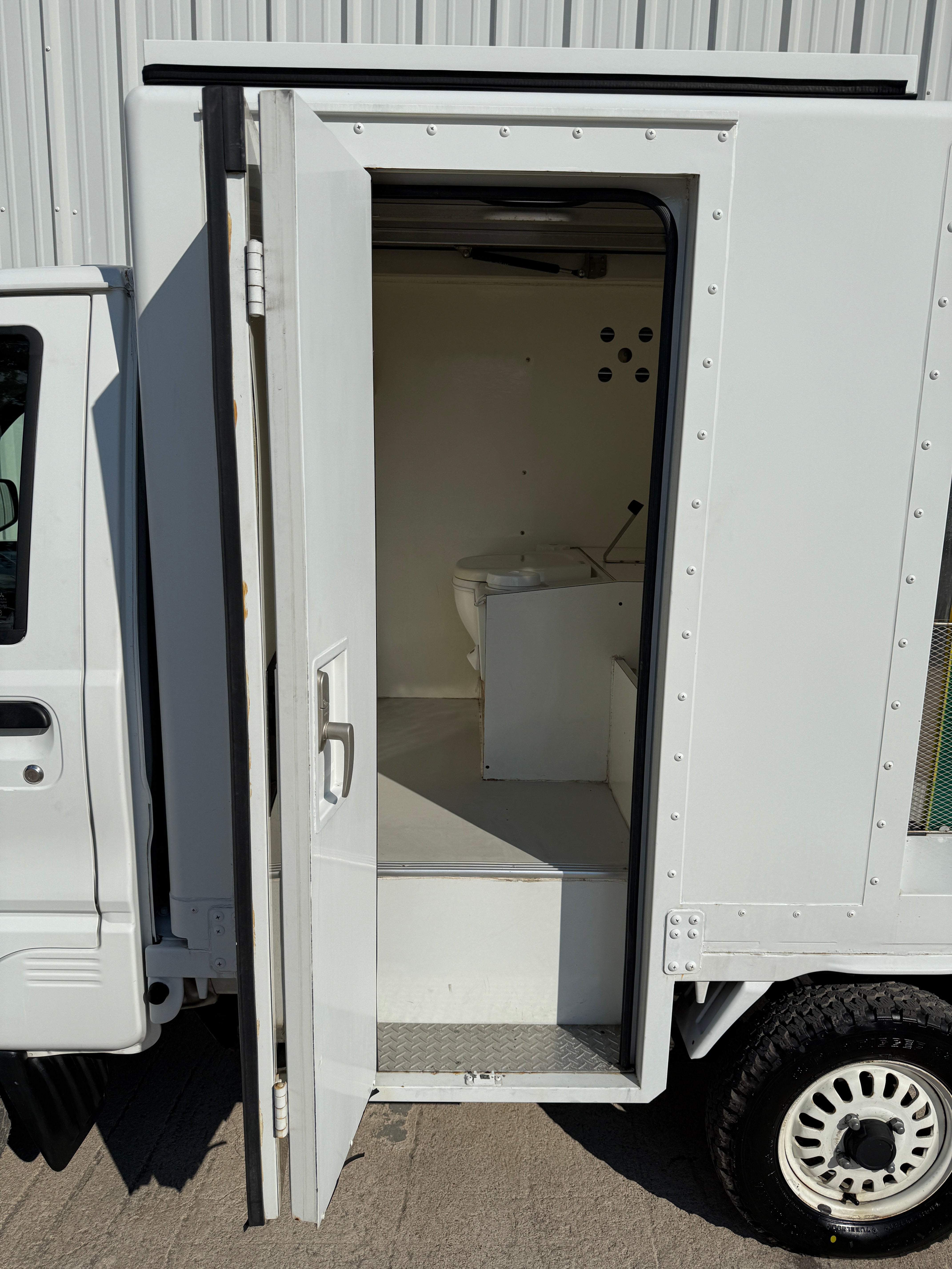 1999 Mitsubishi Minicab 4x4 Relief Truck Stk#13297