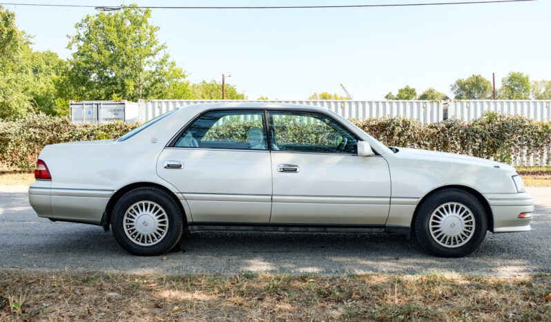 1997 Toyota Crown Luxury Sedan Factory RHD full